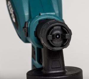Clean paint sprayer nozzle