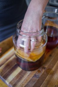 making a jar of kombucha