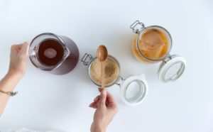 Preparing kombucha